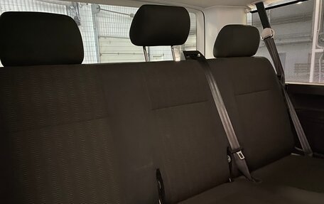 Volkswagen Caravelle T6 рестайлинг, 2015 год, 2 899 000 рублей, 20 фотография