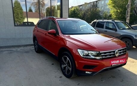 Volkswagen Tiguan II, 2019 год, 2 600 000 рублей, 3 фотография