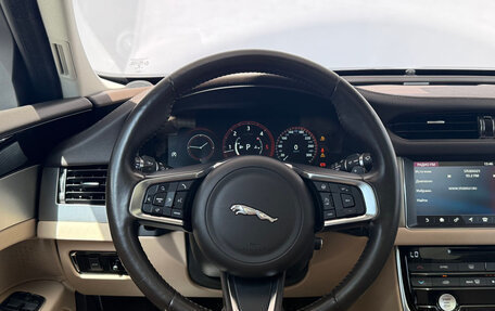 Jaguar F-Pace, 2018 год, 2 700 000 рублей, 15 фотография