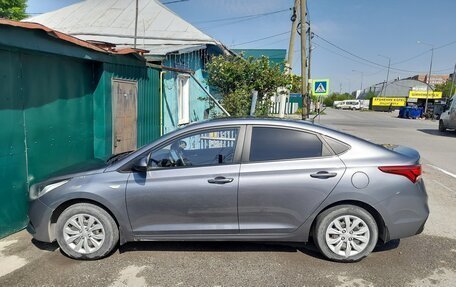 Hyundai Solaris II рестайлинг, 2017 год, 1 200 000 рублей, 2 фотография
