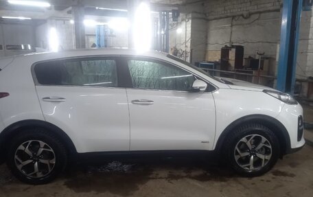 KIA Sportage IV рестайлинг, 2019 год, 2 600 000 рублей, 2 фотография