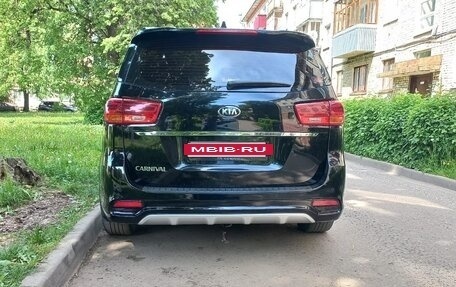 KIA Carnival III, 2019 год, 3 000 000 рублей, 5 фотография