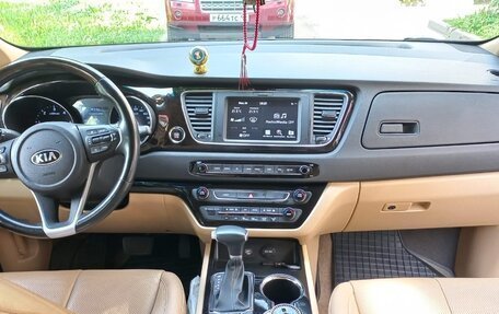 KIA Carnival III, 2019 год, 3 000 000 рублей, 13 фотография