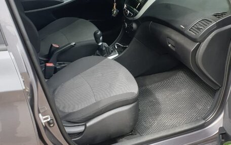 Hyundai Solaris II рестайлинг, 2011 год, 450 000 рублей, 6 фотография