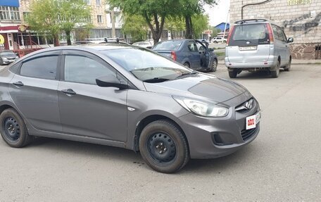 Hyundai Solaris II рестайлинг, 2011 год, 450 000 рублей, 3 фотография