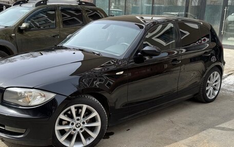 BMW 1 серия, 2007 год, 800 000 рублей, 3 фотография