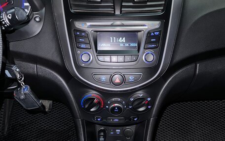 Hyundai Solaris II рестайлинг, 2015 год, 990 000 рублей, 8 фотография
