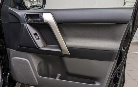 Toyota Land Cruiser Prado 150 рестайлинг 2, 2013 год, 3 460 000 рублей, 23 фотография