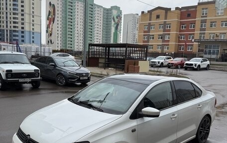 Volkswagen Polo VI (EU Market), 2011 год, 685 000 рублей, 24 фотография
