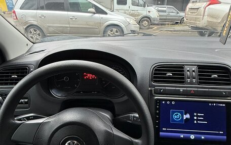 Volkswagen Polo VI (EU Market), 2011 год, 685 000 рублей, 32 фотография
