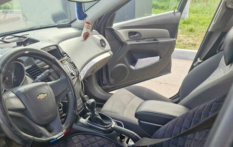Chevrolet Cruze II, 2010 год, 700 000 рублей, 17 фотография