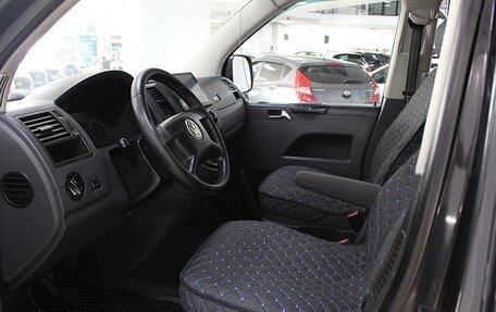 Volkswagen Caravelle T5, 2005 год, 1 150 000 рублей, 3 фотография