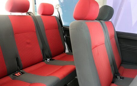 Volkswagen Caravelle T5, 2005 год, 1 150 000 рублей, 9 фотография