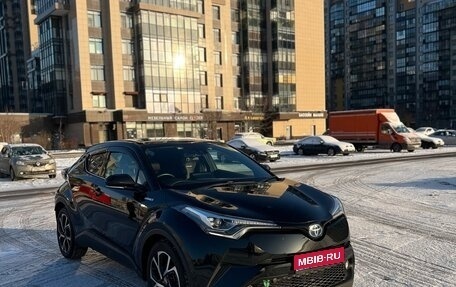 Toyota C-HR I рестайлинг, 2017 год, 1 990 000 рублей, 1 фотография