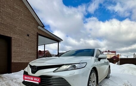 Toyota Camry, 2021 год, 3 350 000 рублей, 5 фотография