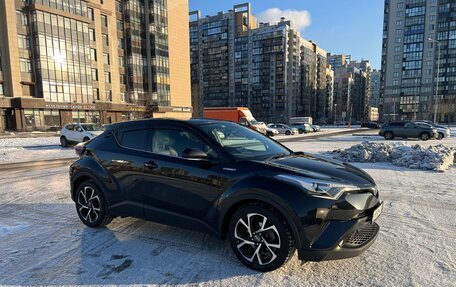 Toyota C-HR I рестайлинг, 2017 год, 1 990 000 рублей, 2 фотография