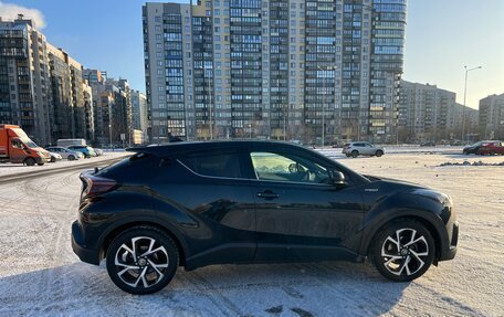 Toyota C-HR I рестайлинг, 2017 год, 1 990 000 рублей, 3 фотография
