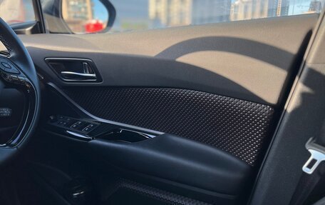 Toyota C-HR I рестайлинг, 2017 год, 1 990 000 рублей, 12 фотография