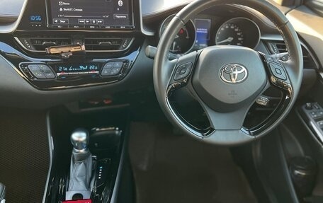 Toyota C-HR I рестайлинг, 2017 год, 1 990 000 рублей, 14 фотография