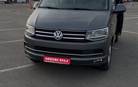 Volkswagen Multivan T6 рестайлинг, 2016 год, 3 900 000 рублей, 1 фотография