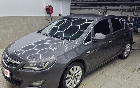 Opel Astra J, 2010 год, 830 000 рублей, 1 фотография