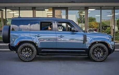 Land Rover Defender II, 2022 год, 7 390 000 рублей, 4 фотография