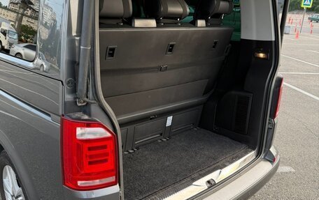Volkswagen Multivan T6 рестайлинг, 2016 год, 3 900 000 рублей, 3 фотография