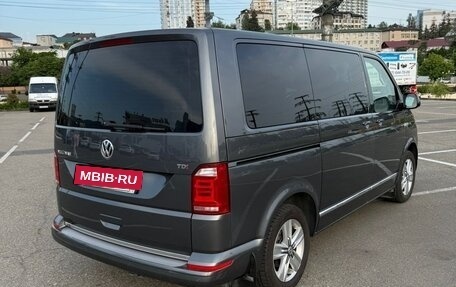 Volkswagen Multivan T6 рестайлинг, 2016 год, 3 900 000 рублей, 6 фотография