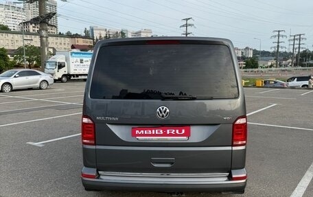 Volkswagen Multivan T6 рестайлинг, 2016 год, 3 900 000 рублей, 2 фотография