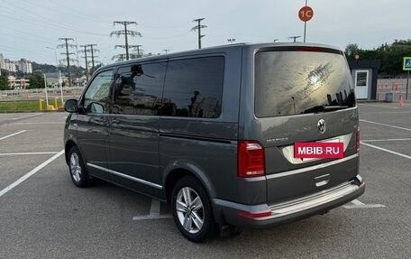 Volkswagen Multivan T6 рестайлинг, 2016 год, 3 900 000 рублей, 7 фотография