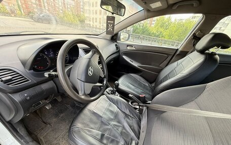 Hyundai Solaris II рестайлинг, 2016 год, 500 000 рублей, 28 фотография