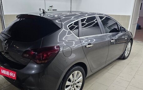 Opel Astra J, 2010 год, 830 000 рублей, 3 фотография