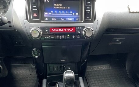 Toyota Land Cruiser Prado 150 рестайлинг 2, 2017 год, 3 990 000 рублей, 8 фотография
