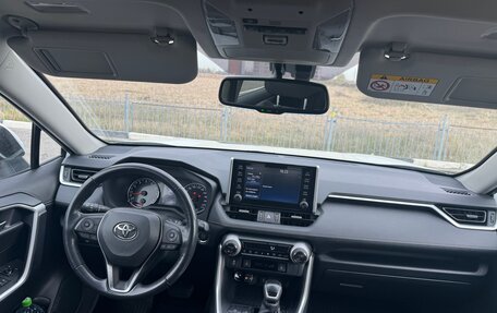 Toyota RAV4, 2021 год, 3 450 000 рублей, 10 фотография
