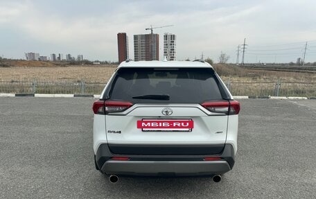 Toyota RAV4, 2021 год, 3 450 000 рублей, 11 фотография