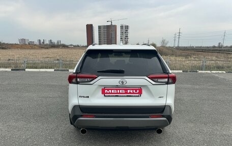 Toyota RAV4, 2021 год, 3 450 000 рублей, 8 фотография