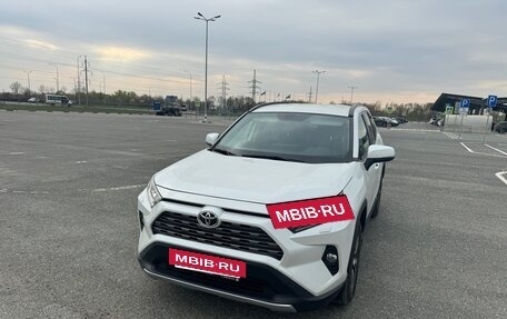 Toyota RAV4, 2021 год, 3 450 000 рублей, 6 фотография