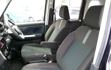 Toyota Roomy I, 2022 год, 902 000 рублей, 33 фотография