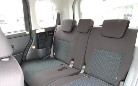 Toyota Roomy I, 2022 год, 902 000 рублей, 32 фотография