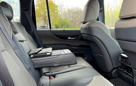 Lexus LX, 2025 год, 24 000 000 рублей, 8 фотография