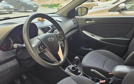 Hyundai Solaris II рестайлинг, 2015 год, 920 000 рублей, 5 фотография