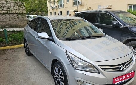 Hyundai Solaris II рестайлинг, 2015 год, 920 000 рублей, 2 фотография