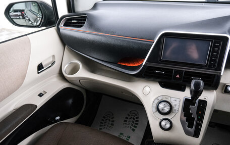 Toyota Sienta II, 2016 год, 1 379 000 рублей, 12 фотография