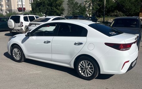 KIA Rio IV, 2020 год, 1 800 000 рублей, 3 фотография