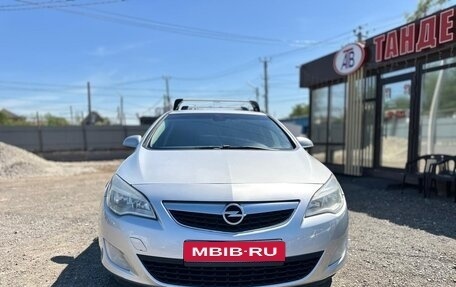 Opel Astra J, 2010 год, 605 000 рублей, 2 фотография