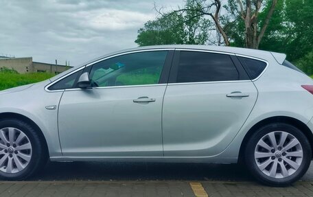 Opel Astra J, 2010 год, 650 000 рублей, 2 фотография
