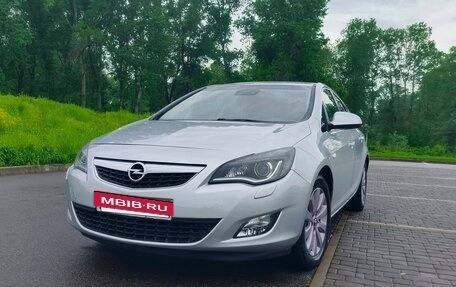 Opel Astra J, 2010 год, 650 000 рублей, 11 фотография