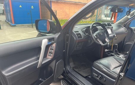 Toyota Land Cruiser Prado 150 рестайлинг 2, 2015 год, 3 000 000 рублей, 9 фотография