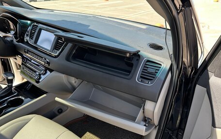 KIA Carnival III, 2019 год, 3 600 000 рублей, 24 фотография