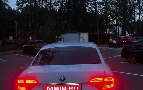 Skoda Superb III рестайлинг, 2013 год, 1 350 000 рублей, 4 фотография